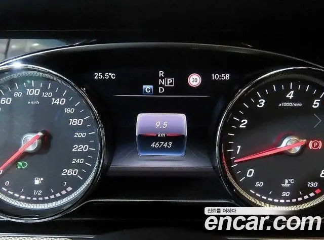 MERCEDES-BENZ E-CLASS W213 2017 — 46 733 км, серебристый, Корея — под ключ — фото 9