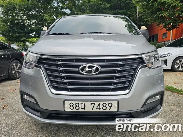 HYUNDAI GRAND STAREX 2021 — 87 604 км, серебристый, Корея — под ключ — фото 1
