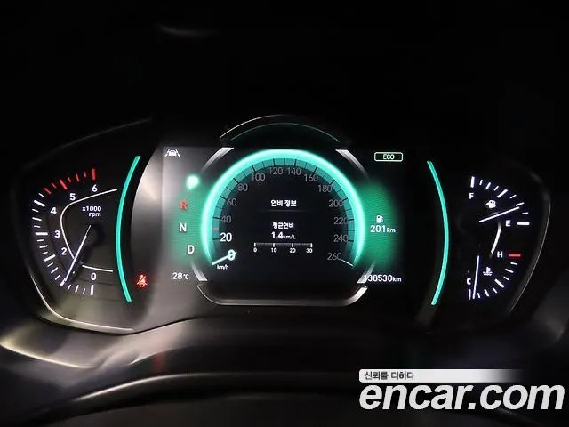 HYUNDAI SANTA FE 2019 — 138 530 км, белый, Корея — под ключ — фото 9