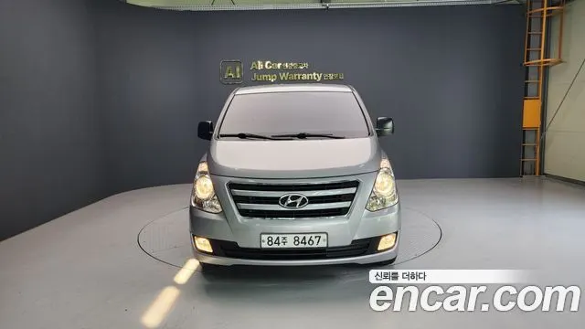 HYUNDAI GRAND STAREX 2017 — 128 268 км, серебристый, Корея — под ключ — фото 2