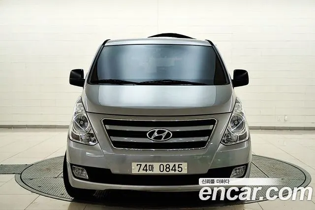 HYUNDAI GRAND STAREX 2016 — 126 335 км, серебристый, Корея — под ключ — фото 1
