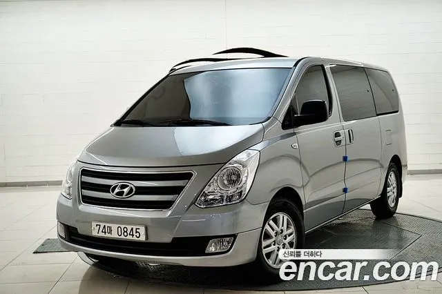 HYUNDAI GRAND STAREX 2016 — 126 335 км, серебристый, Корея — под ключ — фото 2