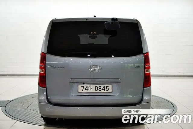 HYUNDAI GRAND STAREX 2016 — 126 335 км, серебристый, Корея — под ключ — фото 6