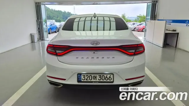 HYUNDAI GRANDEUR 2017 — 205 975 км, белый, Корея — под ключ — фото 3
