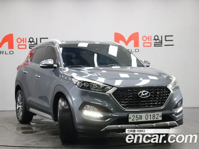 HYUNDAI TUCSON 2017 — 72 325 км, серый, Корея — под ключ — фото 2