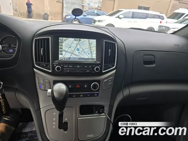 HYUNDAI GRAND STAREX 2019 — 310 787 км, серый, Корея — под ключ — фото 10