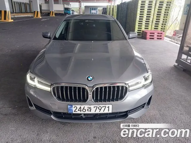 BMW 5 SERIES 2023 — 43 000 км, серебристо-серый, Корея — под ключ — фото 8