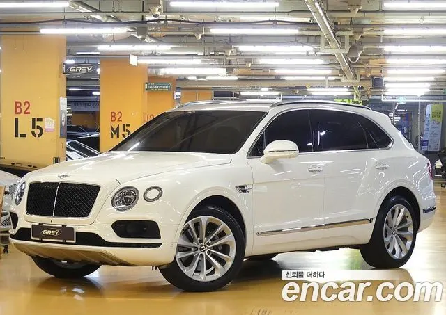 BENTLEY BENTAYGA 2019 — 61 000 км, белый, Корея — под ключ — фото 2