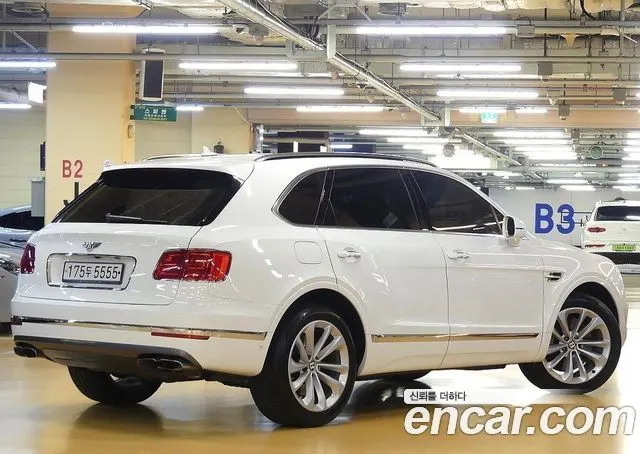 BENTLEY BENTAYGA 2019 — 61 000 км, белый, Корея — под ключ — фото 3