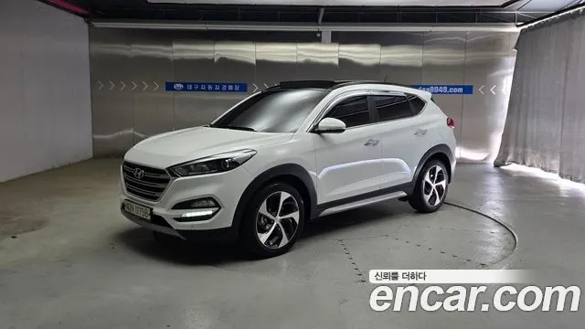 HYUNDAI TUCSON 2017 — 83 682 км, белый, Корея — под ключ — фото 1