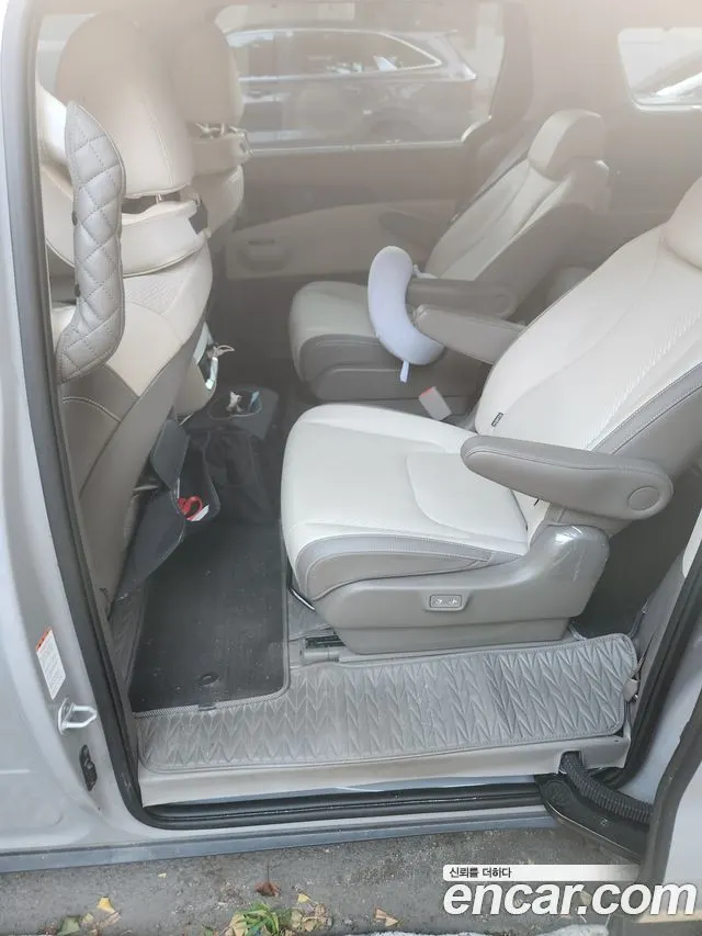 KIA CARNIVAL 2025 — 27 700 км, серебристо-серый, Корея — под ключ — фото 2