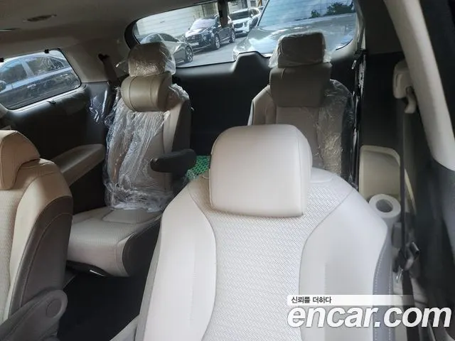 KIA CARNIVAL 2025 — 27 700 км, серебристо-серый, Корея — под ключ — фото 5