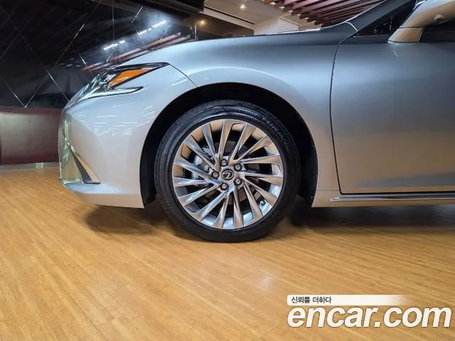 LEXUS ES300H 2026 — 5 242 км, светло-золотистый, Корея — под ключ — фото 5