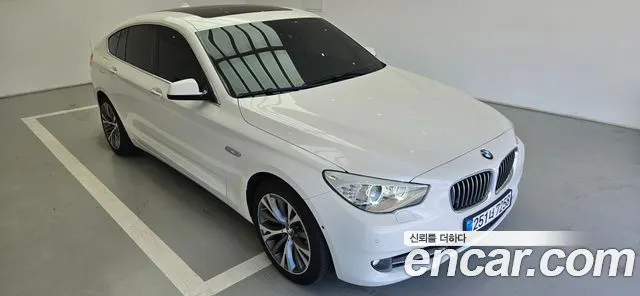 BMW 5 SERIES GT 2011 — 123 075 км, белый, Корея — под ключ — фото 8