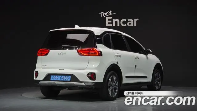 KIA NIRO PLUS 2023 — 114 574 км, белый, Корея — под ключ — фото 2