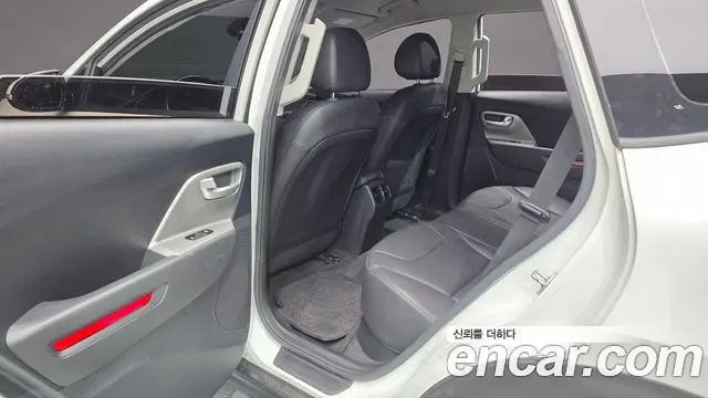 KIA NIRO PLUS 2023 — 114 574 км, белый, Корея — под ключ — фото 12