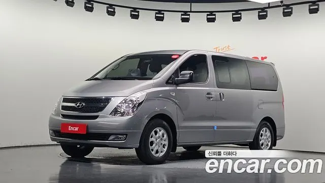 HYUNDAI GRAND STAREX 2011 — 160 950 км, серебристый, Корея — под ключ — фото 1