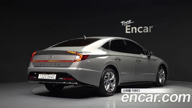 HYUNDAI SONATA 2022 — 31 220 км, серебристо-серый, Корея — под ключ — фото 2
