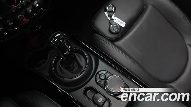 MINI COOPER D CLUBMAN 2019 — 104 932 км, тёмно-зелёный, Корея — под ключ — фото 9