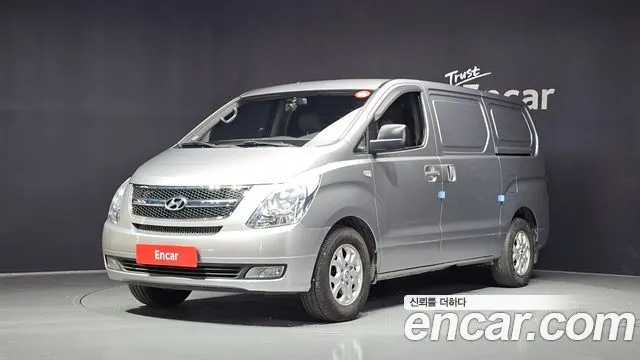 HYUNDAI GRAND STAREX 2014 — 174 925 км, серебристый, Корея — под ключ — фото 1