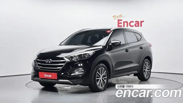 HYUNDAI TUCSON 2016 — 65 608 км, чёрный, Корея — под ключ — фото 1