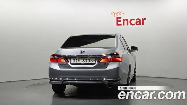 HONDA ACCORD 2017 — 107 747 км, серебристый, Корея — под ключ — фото 4