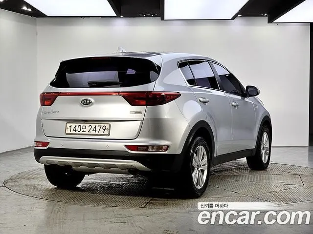 KIA SPORTAGE 2016 — 159 082 км, серебристый, Корея — под ключ — фото 2