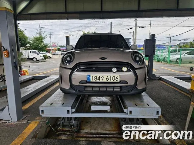 MINI COOPER 2024 — 24 496 км, серебристо-серый, Корея — под ключ — фото 1