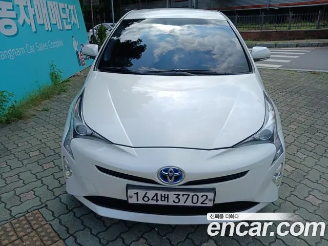 TOYOTA PRIUS 2017 — 166 900 км, белый, Корея — под ключ — фото 1