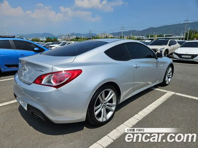 HYUNDAI GENESIS COUPE 2011 — 181 427 км, серебристый, Корея — под ключ — фото 2