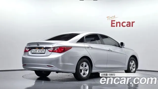 HYUNDAI SONATA THE BRILLIANT 2013 — 71 381 км, серебристо-серый, Корея — под ключ — фото 1