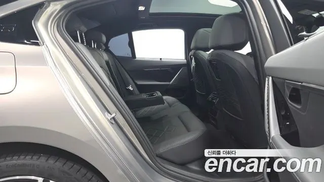 BMW 5 SERIES 2025 — 25 282 км, светло-золотистый, Корея — под ключ — фото 11