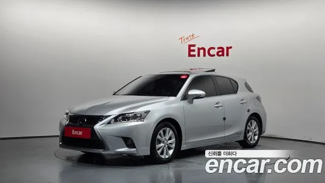 LEXUS CT200H 2016 — 65 993 км, серебристый, Корея — под ключ — фото 1
