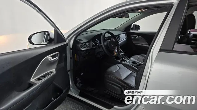 KIA NIRO 2018 — 191 789 км, серебристый, Корея — под ключ — фото 10