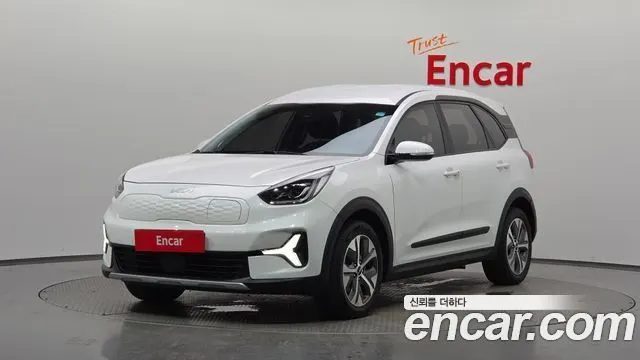 KIA NIRO PLUS 2023 — 150 866 км, белый, Корея — под ключ — фото 1