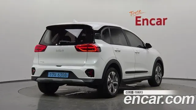 KIA NIRO PLUS 2023 — 150 866 км, белый, Корея — под ключ — фото 2