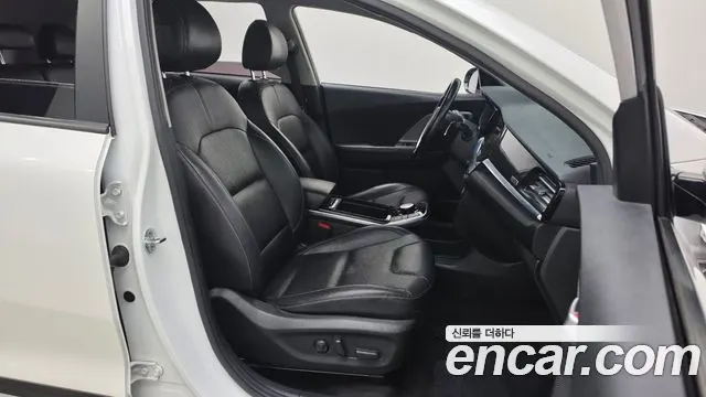 KIA NIRO PLUS 2023 — 150 866 км, белый, Корея — под ключ — фото 12