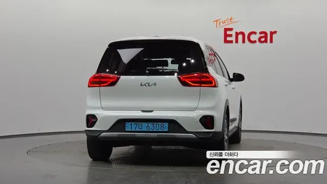 KIA NIRO PLUS 2023 — 150 866 км, белый, Корея — под ключ — фото 4