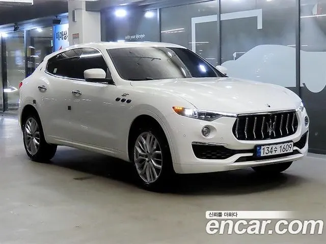 MASERATI LEVANTE 2022 — 5 744 км, белый, Корея — под ключ — фото 1