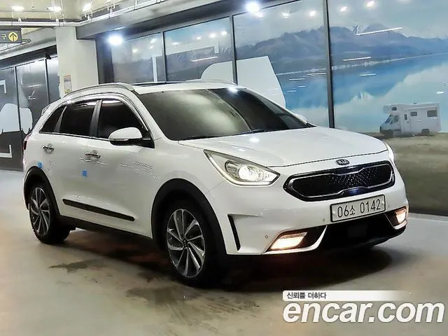 KIA NIRO 2017 — 186 966 км, белый, Корея — под ключ — фото 1