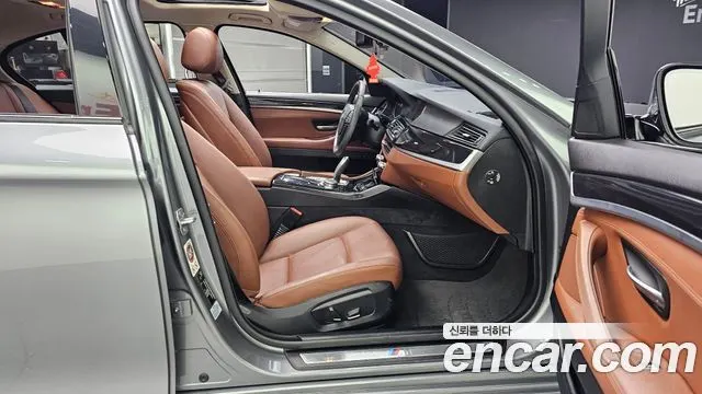 BMW 5 SERIES 2016 — 114 709 км, серебристо-серый, Корея — под ключ — фото 11
