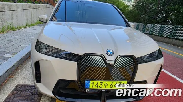 BMW IX 2026 — 33 000 км, белый-перламутр, Корея — под ключ — фото 1