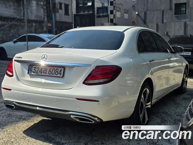 MERCEDES-BENZ E-CLASS W213 2019 — 129 678 км, белый, Корея — под ключ — фото 2