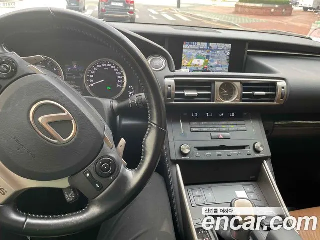 LEXUS IS200T 2016 — 96 000 км, серый, Корея — под ключ — фото 8