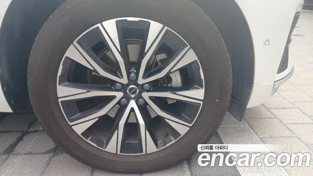 VOLVO XC60 2023 — 30 000 км, белый-перламутр, Корея — под ключ — фото 5