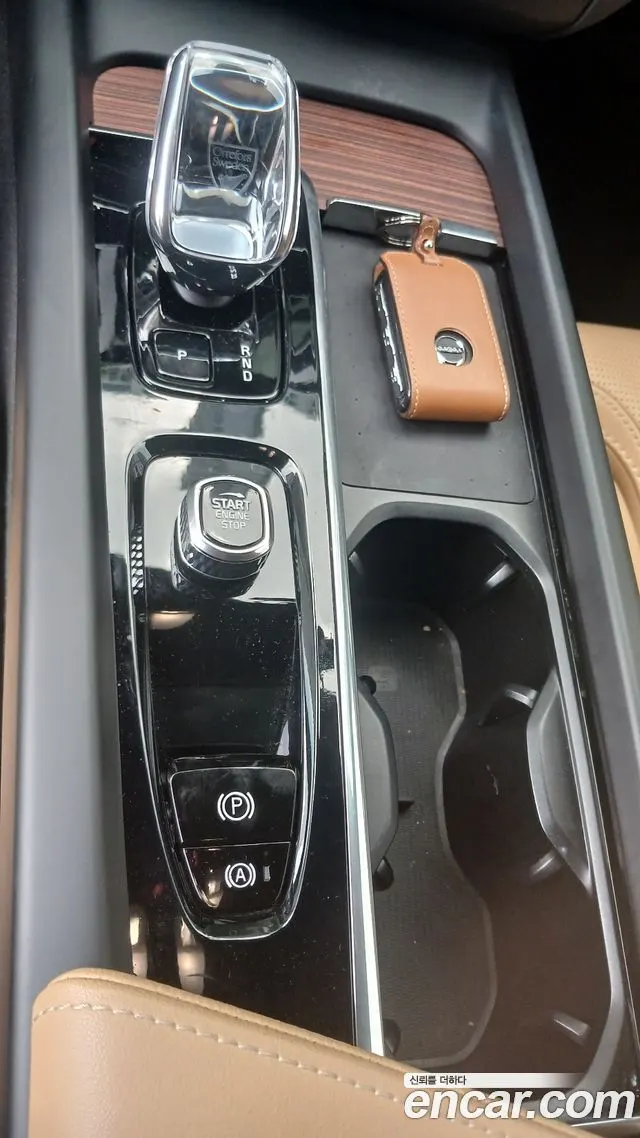VOLVO XC60 2023 — 30 000 км, белый-перламутр, Корея — под ключ — фото 9