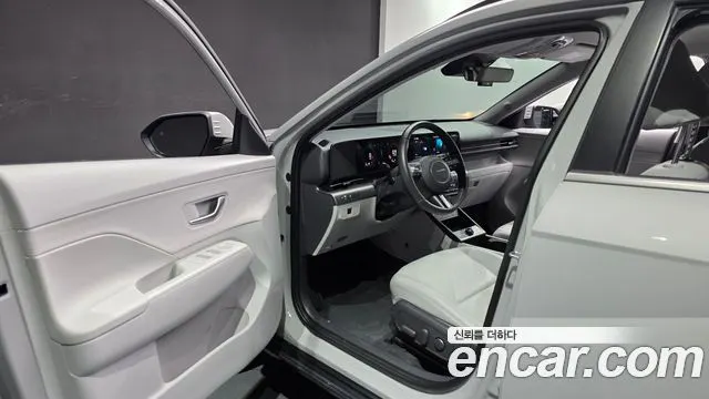 HYUNDAI KONA 2025 — 6 067 км, серебристо-серый, Корея — под ключ — фото 10