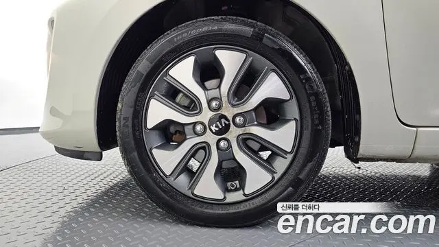 KIA MORNING 2016 — 171 595 км, белый-перламутр, Корея — под ключ — фото 5