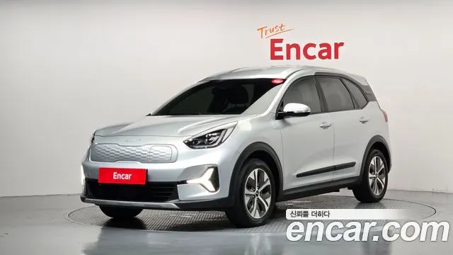 KIA NIRO PLUS 2023 — 115 339 км, серебристый, Корея — под ключ — фото 1