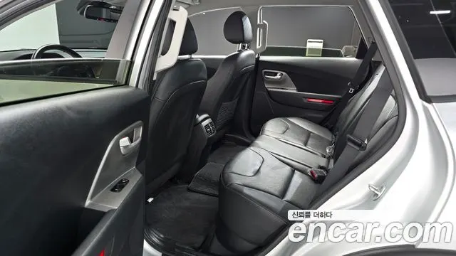 KIA NIRO PLUS 2023 — 115 339 км, серебристый, Корея — под ключ — фото 11